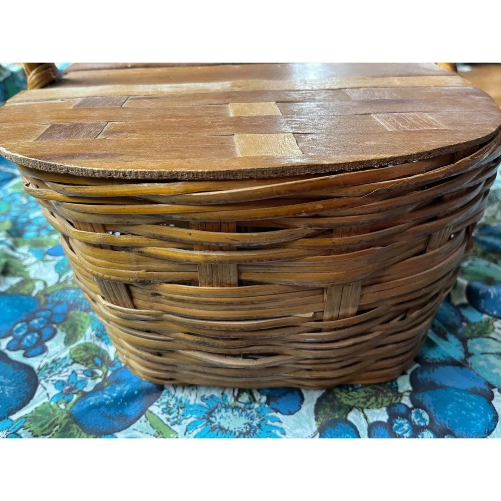 Vintage Wicker Picnic Basket Inlaid Wood Slat Split‎ Lid Oval Woven Reed Handle